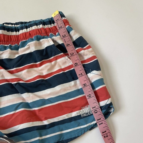 The North Face Shorts‎ Women’s Medium Striped Flashdry Hiking Activewear Running - Picture 8 of 11
